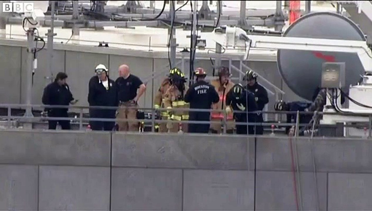 Texas window cleaners rescued from 71st floor of Chase Tower