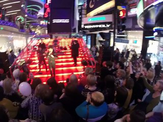 «Can't Help Falling in Love» А.Бон (Москва, ТРК «Vegas», 26.12.2015) (Katyuyha Vihrova)