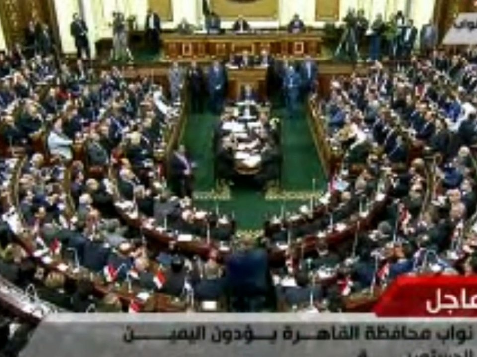 أصغر نائبة في البرلمان المصري وموقف كوميدي في أول الجلسات 2016