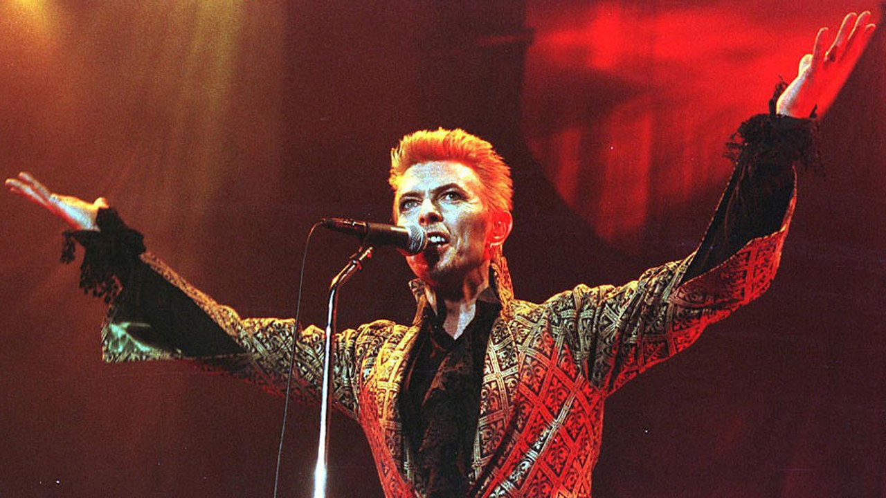 The Most Iconic Gender-Bending Style Moments Fr...