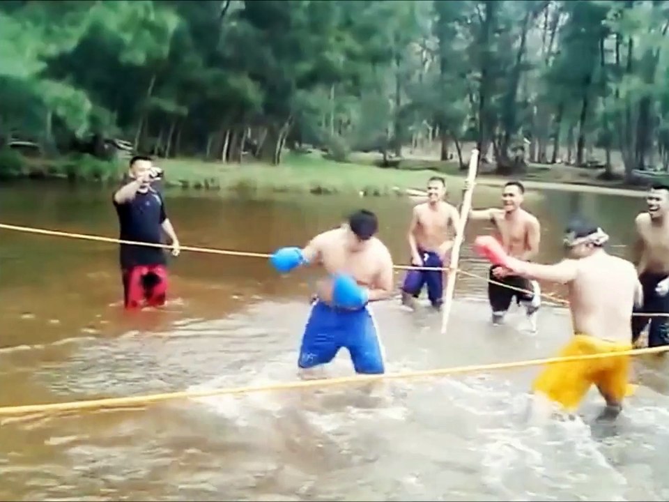 Boxing match blindfolded