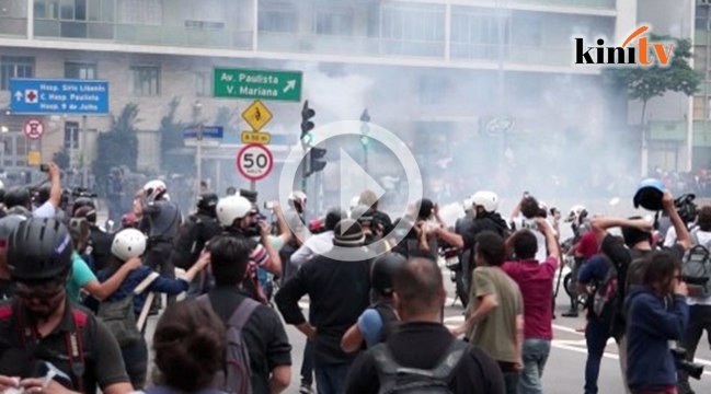 Penunjuk perasaan cedera digempur polis