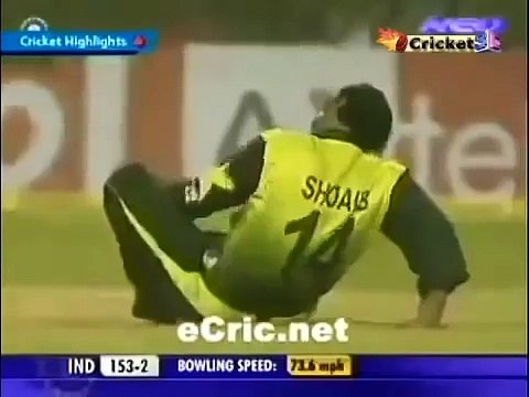 Virender Sehwag helping Shoaib Akhtar. Sehwag showing rare sportsmanship to Shoaib Akhtar on ground. Rare cricket video