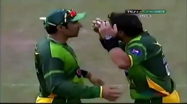 Afridi showing anger at Misbah-ul-Haq. Afridi shouting at Misbah when something went wrong on field. Rare cricket video