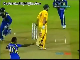 Video herunterladen: Ajantha Mendis blowing Australian batting away. 6 wickets for just 16 runs by Ajantha Mendis. Rare cricket video