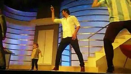 OLI bailando y saludando en Marcianos en la Casa (video de Ceci_Pauliter) - 12 de Enero