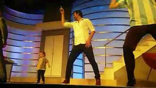 OLI bailando y saludando en Marcianos en la Casa (video de Ceci_Pauliter) - 12 de Enero