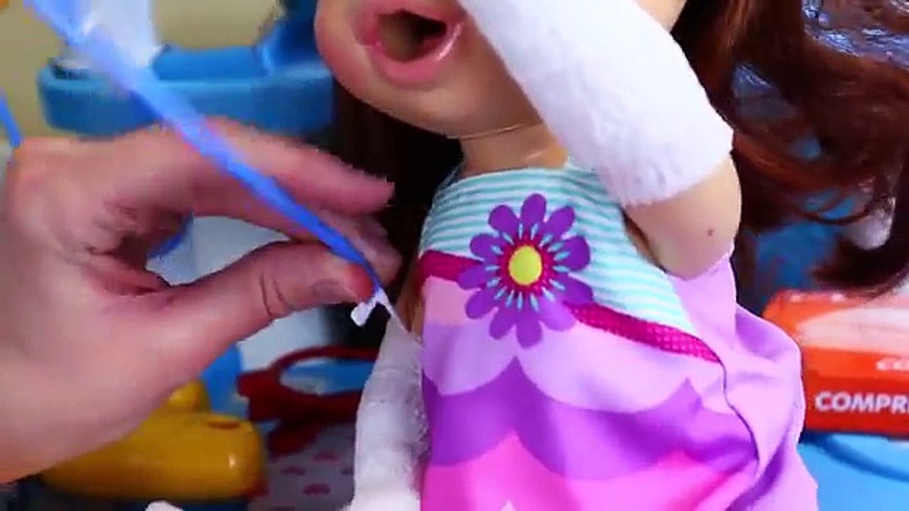 BABY ALIVE & Doc McStuffins Sandra Doctor Check Up FAIL Lucy Crazy at Doll Hospital DisneyCarToys