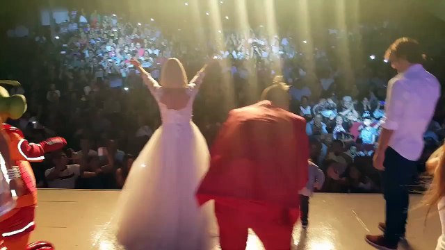 OLI saludando a la gente en Marcianos en la Casa - 12 de Enero