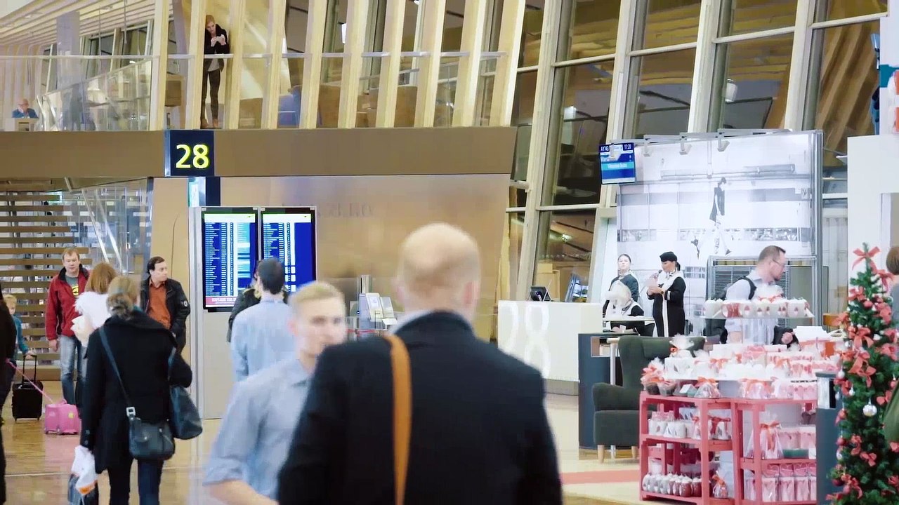Helsinki Airport Christmas Carol-cut