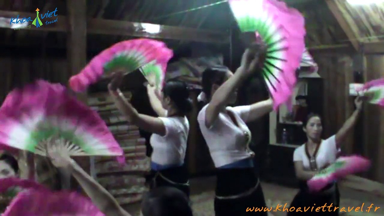 Découverte des danses traditionnelles  de l'ethnie Thai à Mai Chau - Vietnam | Voyage au Vietnam