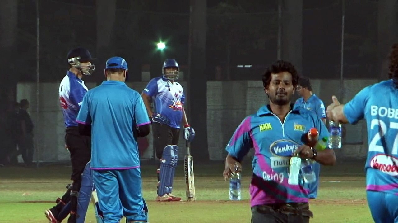 Check Out! Mumbai Heroes Team Practices Real Ha...