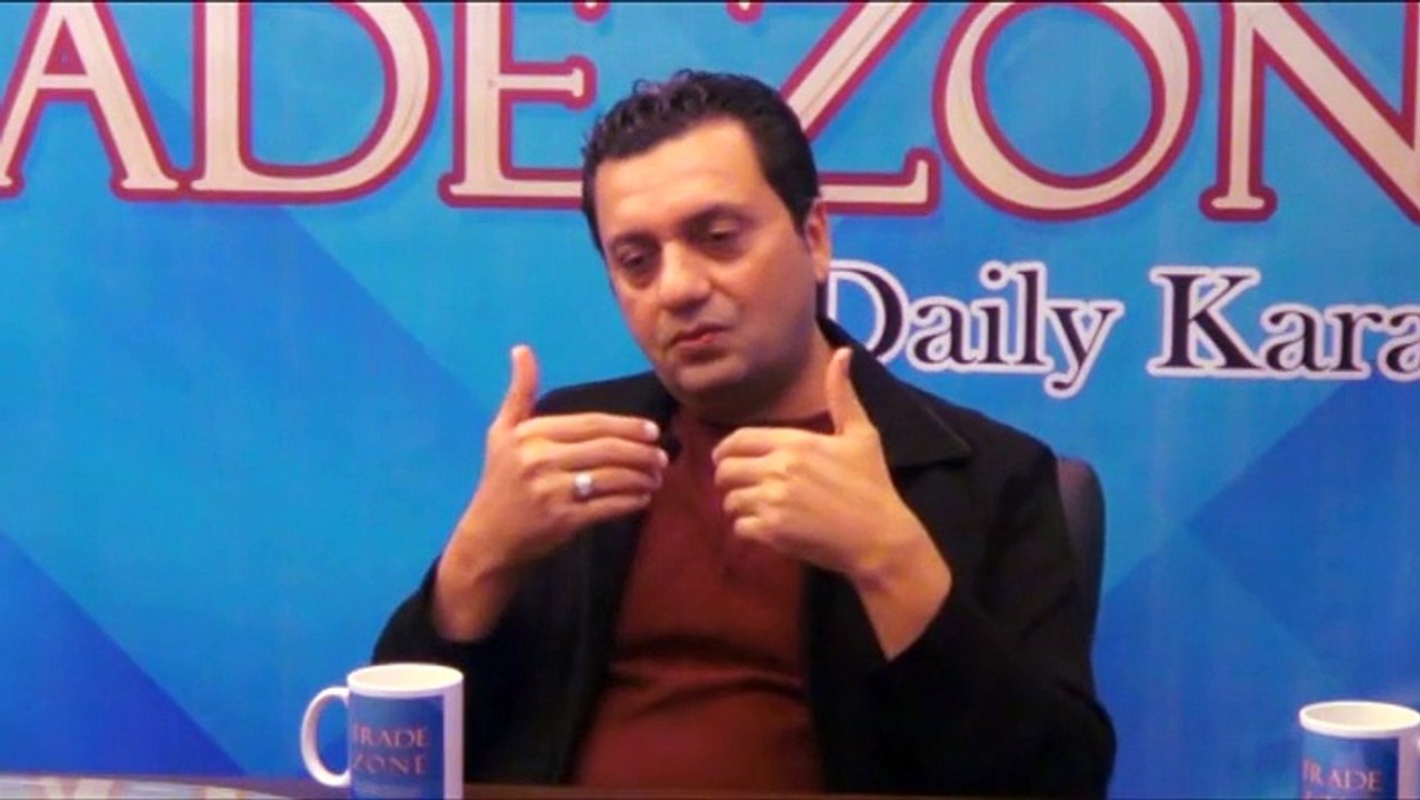 A.K. Memon discussing with Sheikh Qaiser Mehmood - Managing Director Papera Traders Co.,Ltd. at Trade Zone.