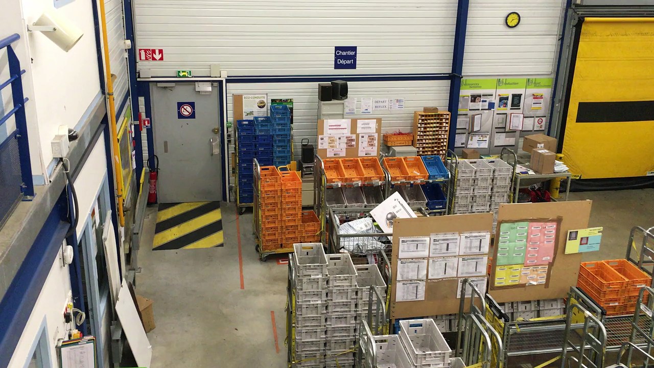 La plateforme courrier de Gradignan en plein boum après que les colis et lettres aient été livrés.