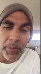 Akshay Kumar with Siddharth Malhotra doing Chutki And Shopkeeper Dubsmash by livepkvideo