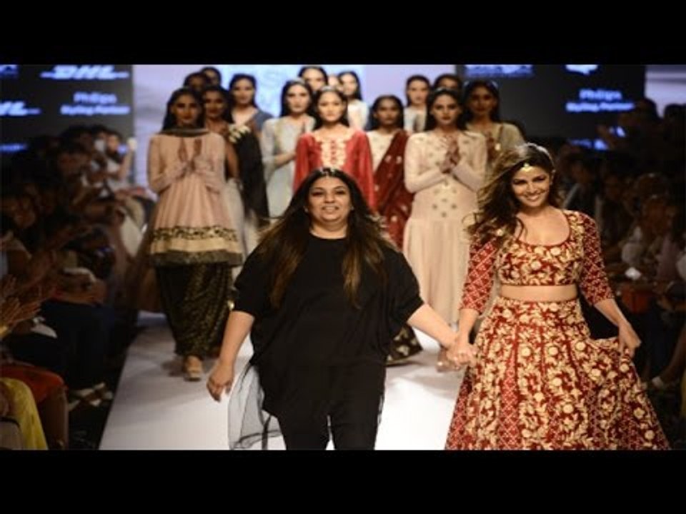 Nimrat Kaur & Payal Singhal Walk @ Ramp