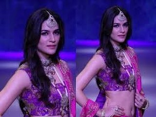 IIJW 2015  Kriti Sanon Walks The Ramp For Sunil Jewellers