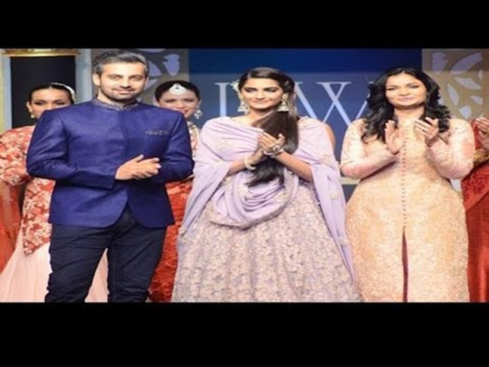 Sonam Kapoor @ Chic Indian Look On Ramp