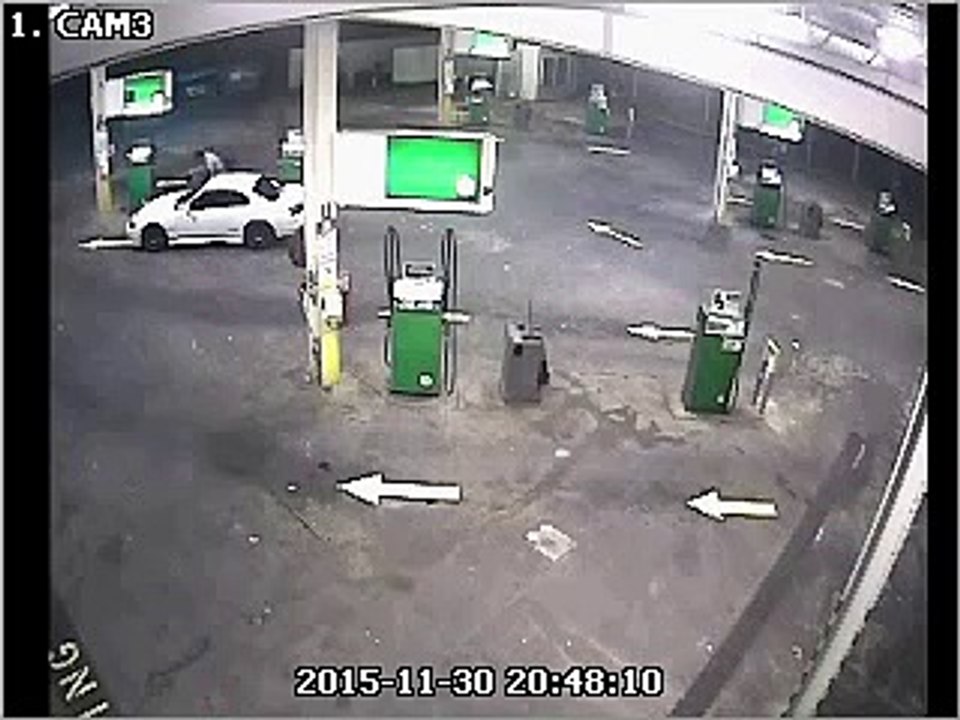 Pas facile de lui voler sa voiture.. Un vrai saut de Ninja