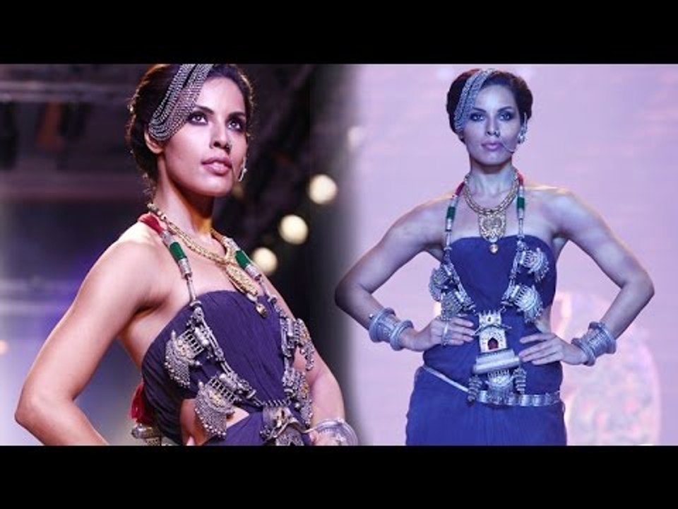 India International Jewellery Week 2014 IIJW  Sexy Deepti Gujral Sizzles On Ramp
