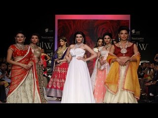 Pretty Kriti Sanon Rock The Show   IIJW 2014 Grand Finale