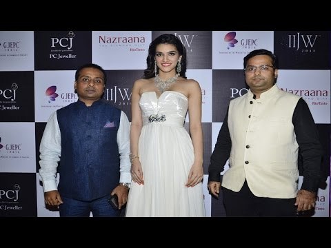 Hot Kriti Sanon Curtains Down The Ramp at The IIJW 2014