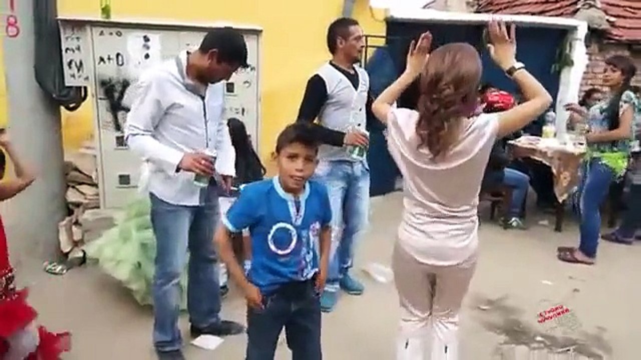 NEDE KİBAR OYNUYOR
