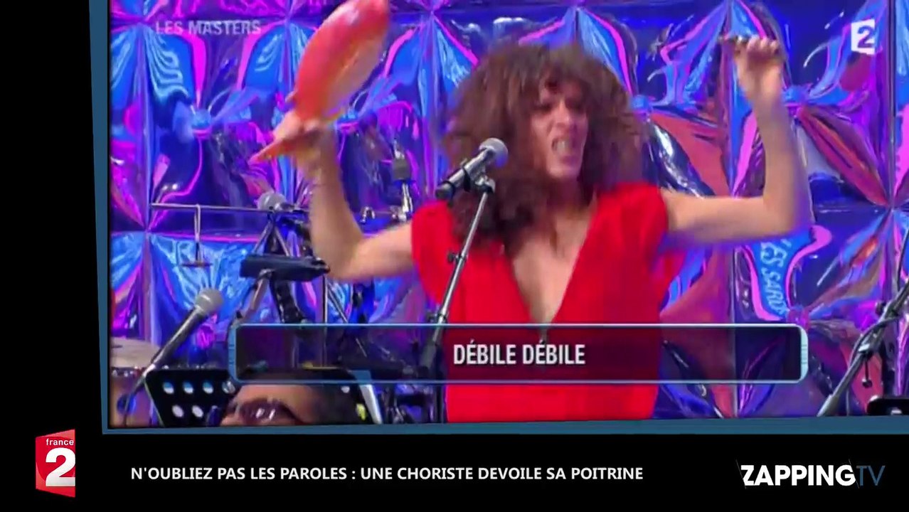 N Oubliez Pas Les Paroles Une Choriste Perd Sa Robe Et Devoile Sa Poitrine Video Video Dailymotion