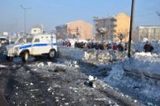 PKK, Yüksekova'da Zırhlı Polis Aracına Bombayla Saldırdı