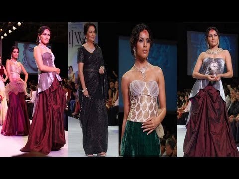IIJW Jewellery Fashion show Sharmila Tagore - Show Stopper