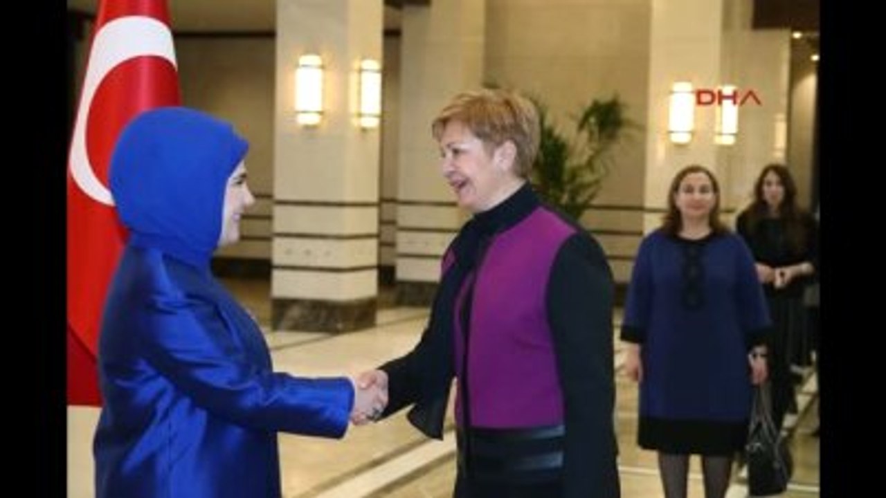 Emine Erdoğan, Kadın Büyükelçiler ve Büyükelçi Eşlerini Cumhurbaşkanlığı Sarayı'nda Ağırladı