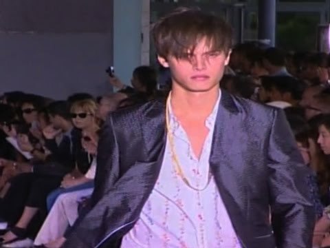 Sexy Kareena Kapoor Fires The Ramp HDIL