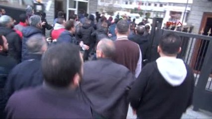 Download Video: Amigo Sefa'nın Cenazesi Adli Tıp'a Getirildi, Onlarca Taraftar Kapıları Aşarak Bahçeye Girdi