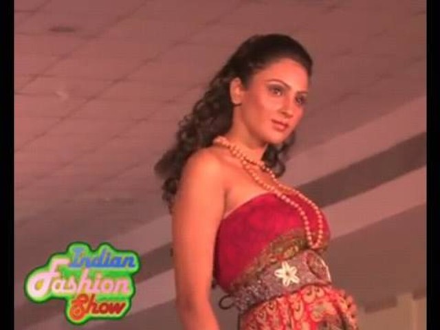 Very Hot Free Style Photo Fair Fashion Show 2010