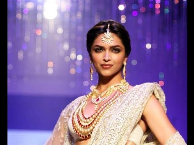 Deepika Padukone Fires on Ramp at IIJW
