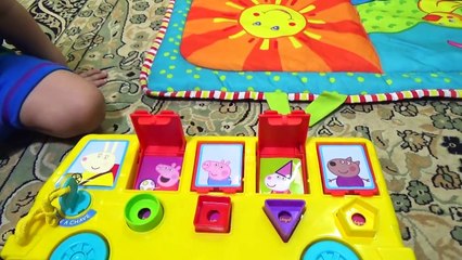 Descargar video: Galinha Pintadinha Brincando Parquinho Borboletinha Pintinho Amarelinho Peppa Pig Brinqued