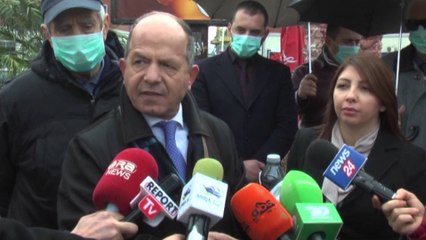 Report TV - Durrës, banorët protestë për piritin te porti, Guri: Dëmton shëndetin