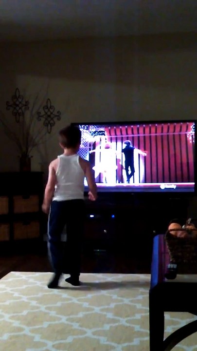 Leur fils danse en cachette sur Dirty Dancing.. Quel talent!!
