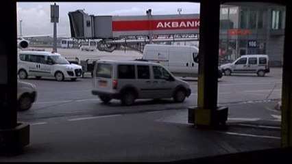 Şüpheli Valiz Havalimanında Polisi Alarma Geçirdi