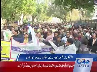 Hundreds of workers protest technical draftsman Class