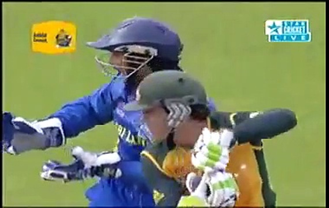 Ajantha Mendis bowling out Ricky Ponting in a T20 match. Mendis excellent delivery to Ponting. Rare cricket video