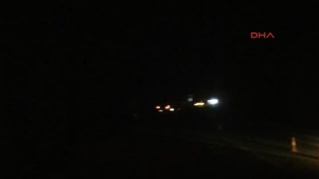 Kemer?de Otomobille Kamyonet Çarpıştı: 3 Ölü, 1 Yaralı