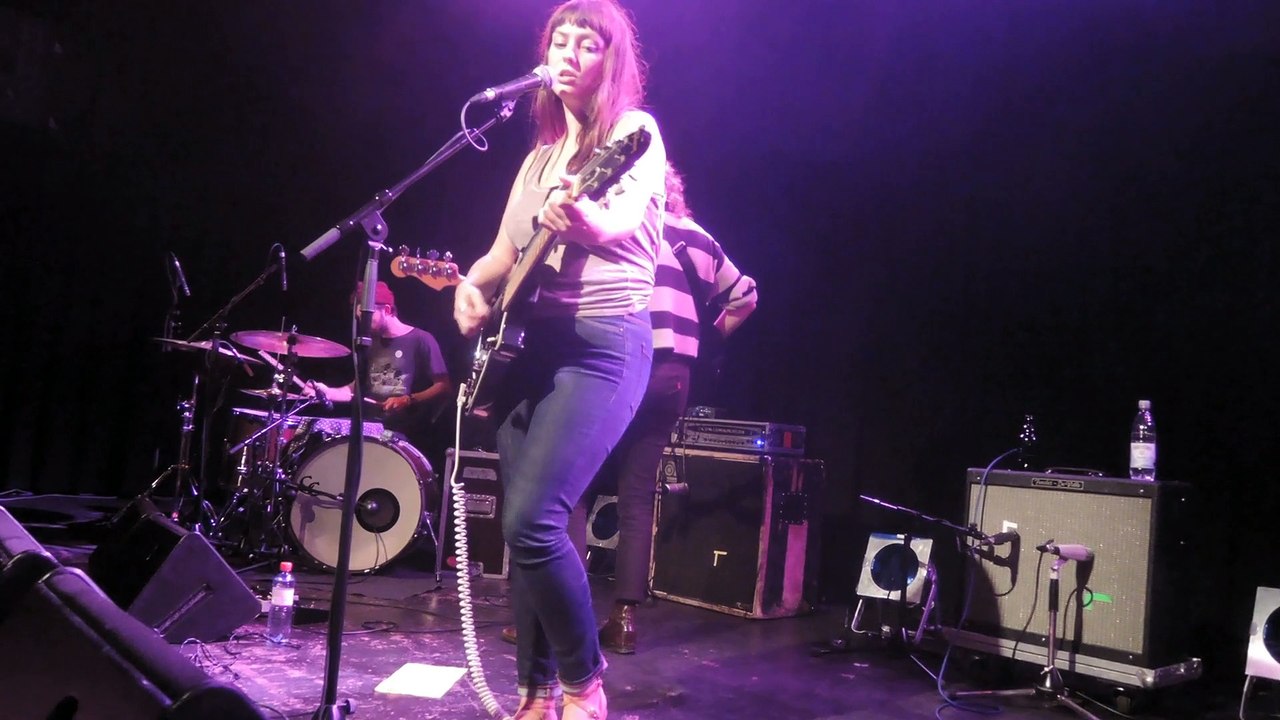 Angel Olsen "Lights Out" @ Brotfabrik Frankfurt (Oct 9, 2014)