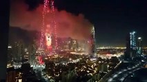 Dubai, pero el Fuego la Víspera de año Nuevo de la cuenta Regresiva de los Fuegos artificiales que pasa