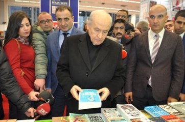 Hikaye Kitabı Hediye Edilen Bahçeli: 68 Yaşındaki Adam Bunu Nasıl Okuyacak