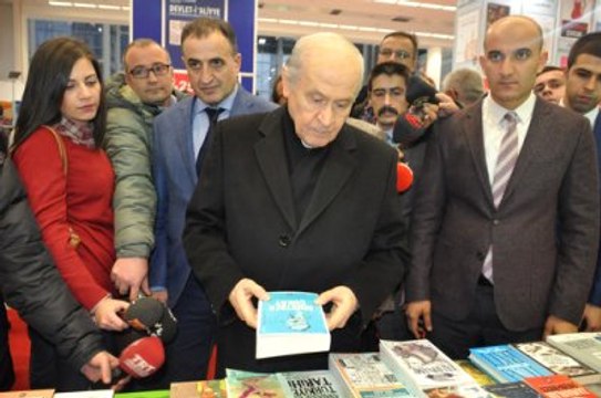 Hikaye Kitabı Hediye Edilen Bahçeli: 68 Yaşındaki Adam Bunu Nasıl Okuyacak