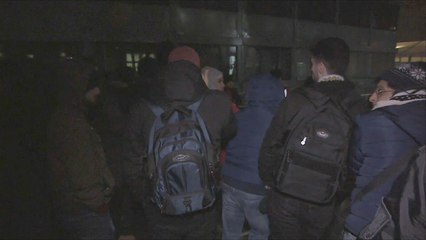 مأساة انتظار اللاجئين في برلين تمتد لأيام في العراء