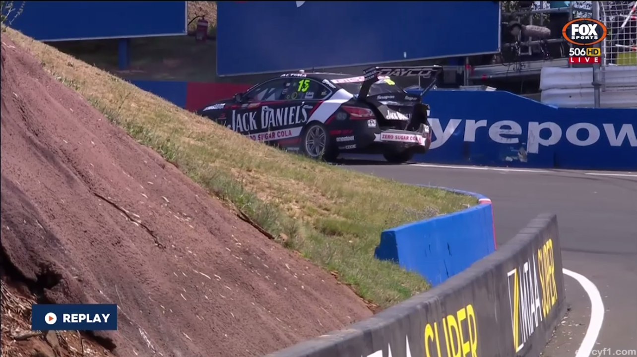 Bathurst2015.Prac.DaRussell_Crashes