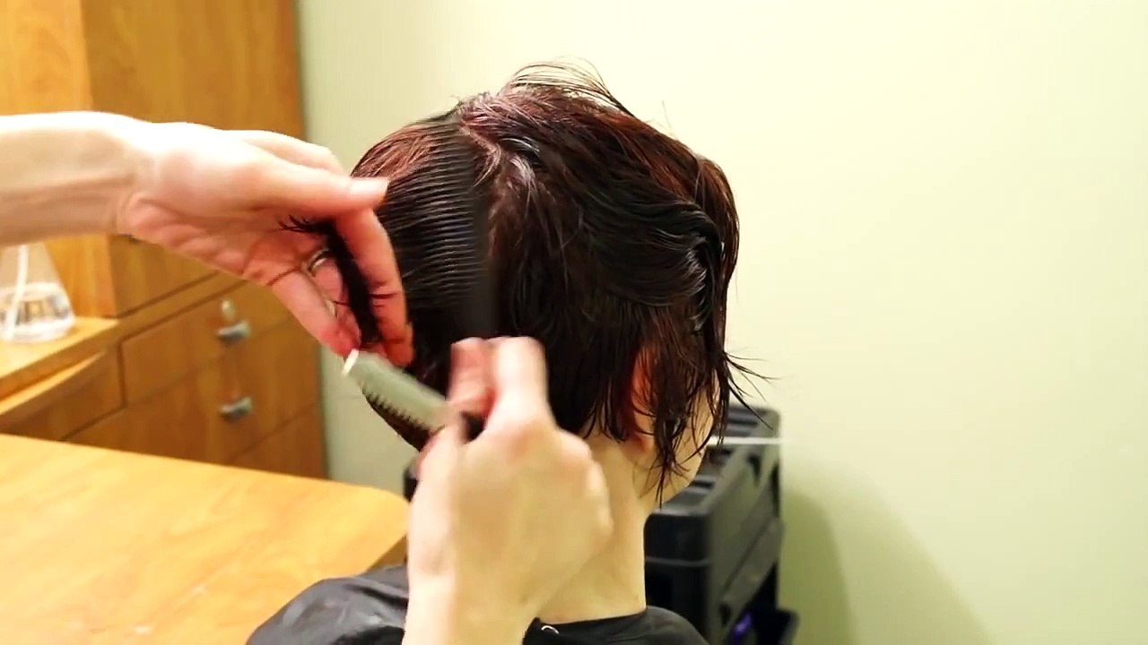 Textured Short Haircut with Fringe Neckline // Hair 101 Tutorial