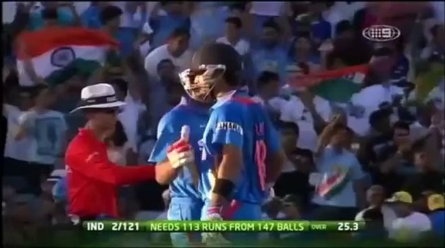 Dilshan unbelievable catch against India. Splendid piece of fielding from Dilshan against India at WACA. Rare cricket video.